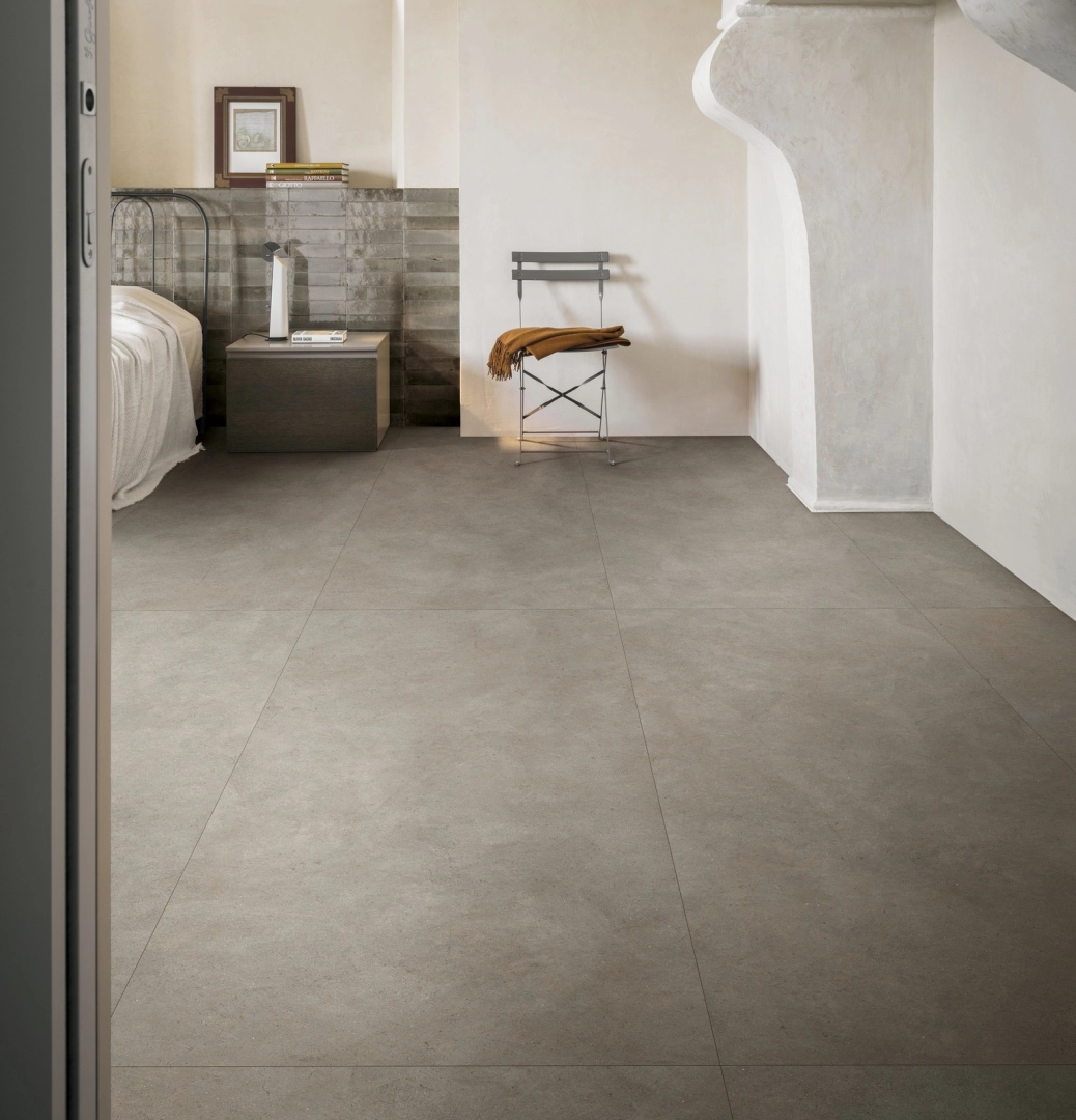 Marazzi Terratech gres o efekcie betonu w nowoczesnym apartamencie