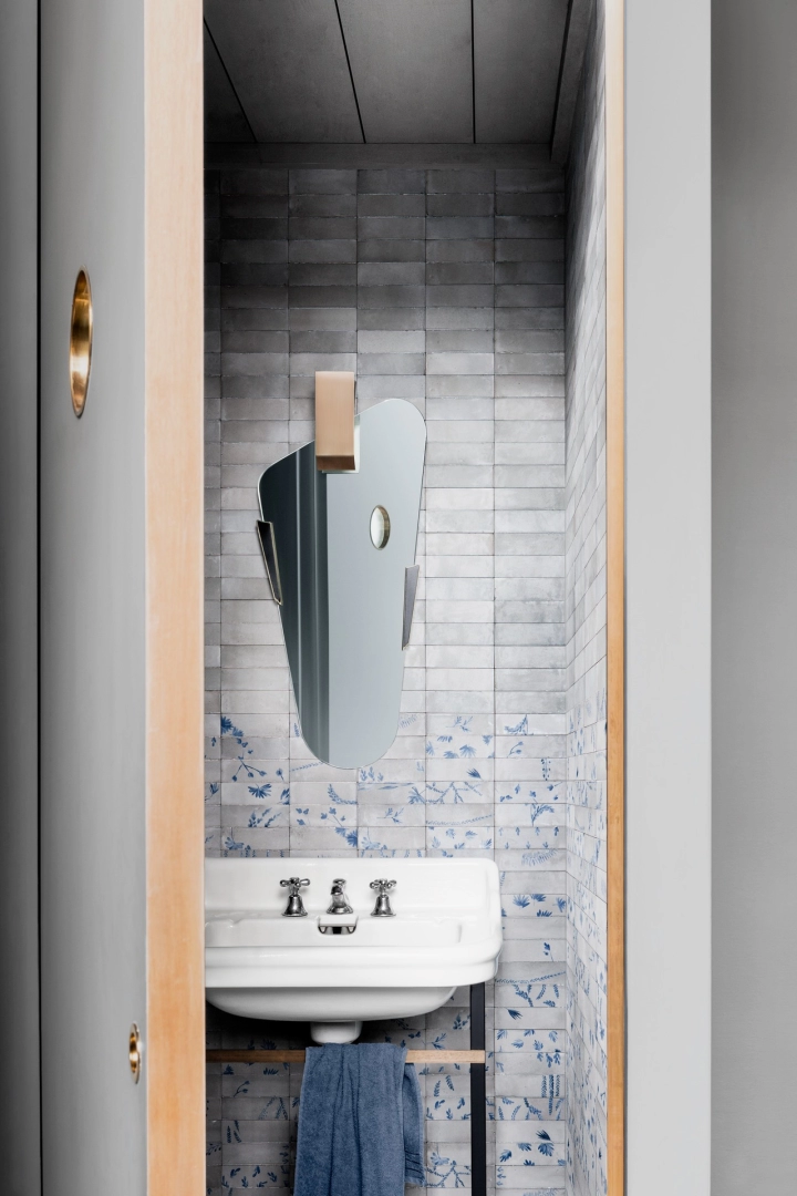 Płytki Marazzi Rice efekt kolor w salonie z otwartą kuchnią