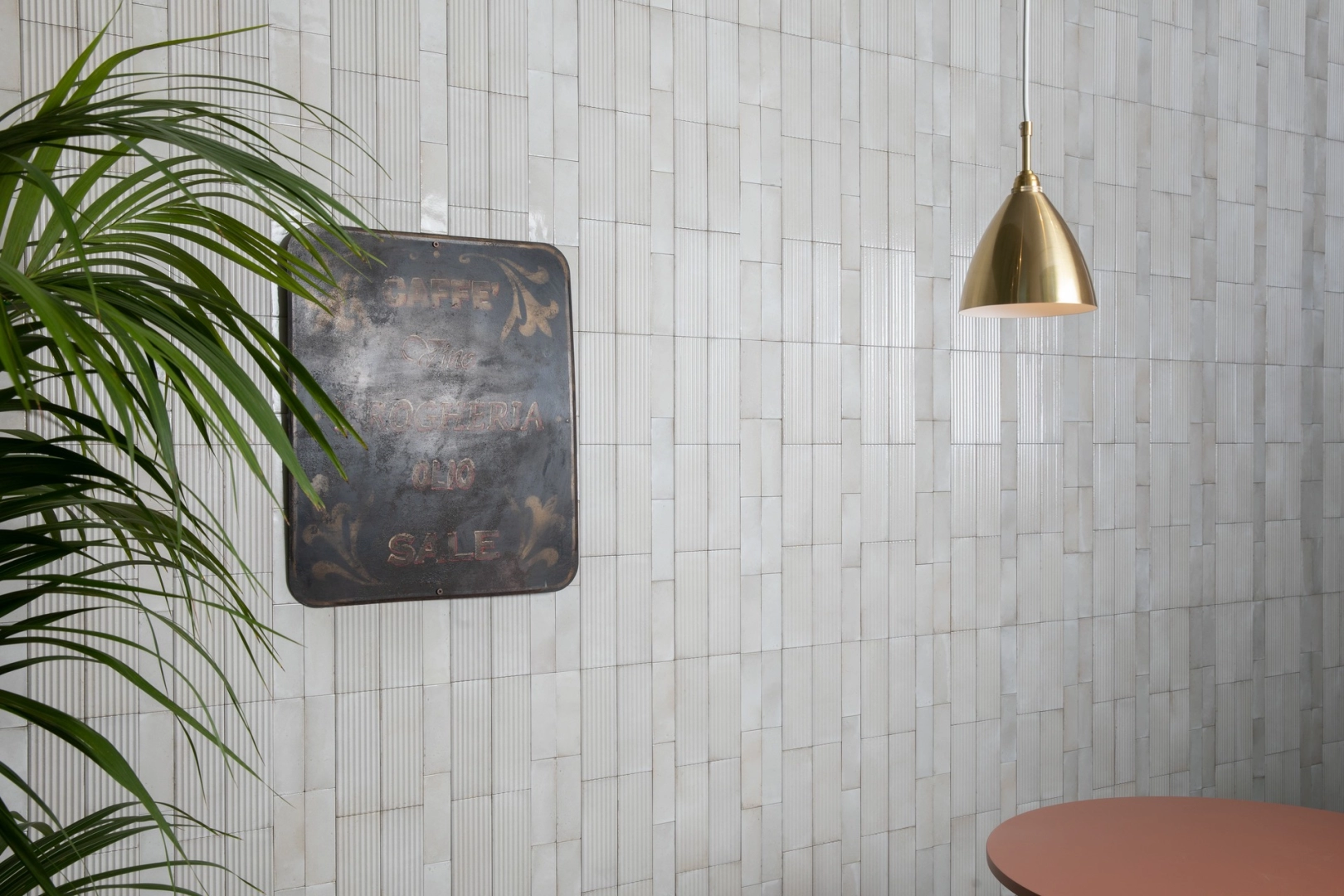 Marazzi Rice gres o efekcie koloru na podłodze w nowoczesnym domu