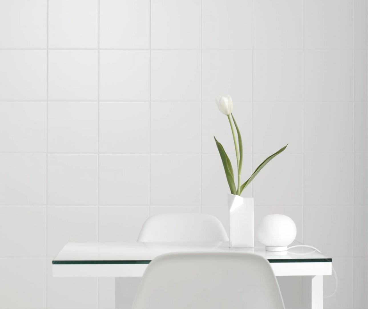 Marazzi Sistemc gres o efekcie koloru na podłodze w nowoczesnym domu