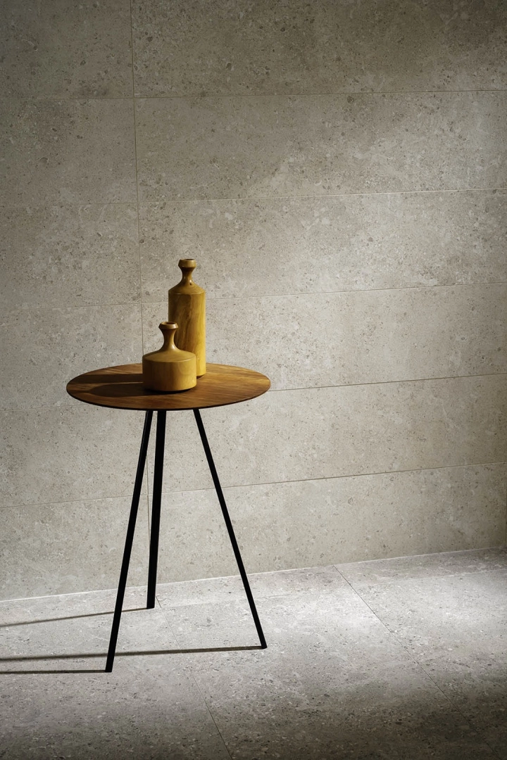 Gres porcelanowy Marazzi Mystone Gris Fleury kamień naturalny w luksusowym salonie