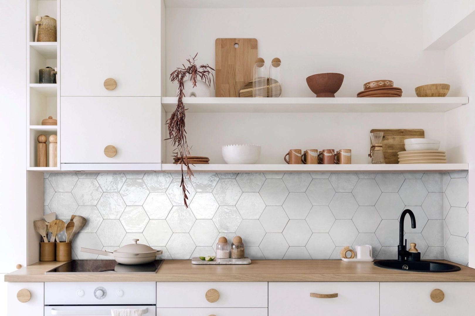 Płytki Marazzi Lume imitujące cegłę w nowoczesnej aranżacji z dużą ilością światła