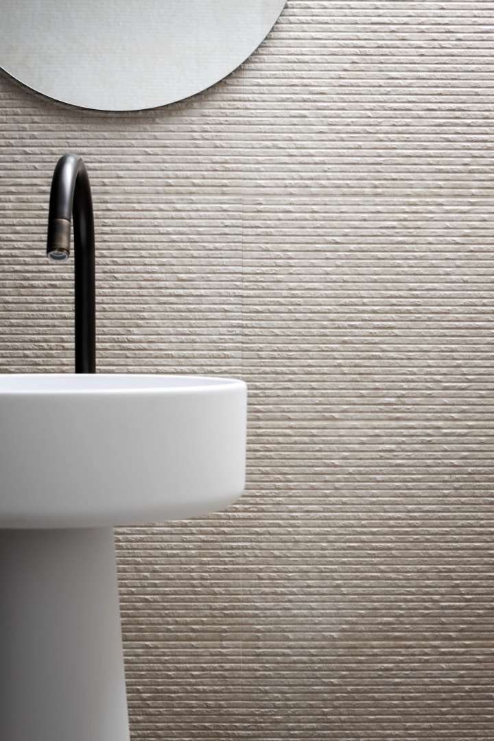Marazzi Stone_art gres o efekcie kamienia naturalnego na podłodze w nowoczesnym domu