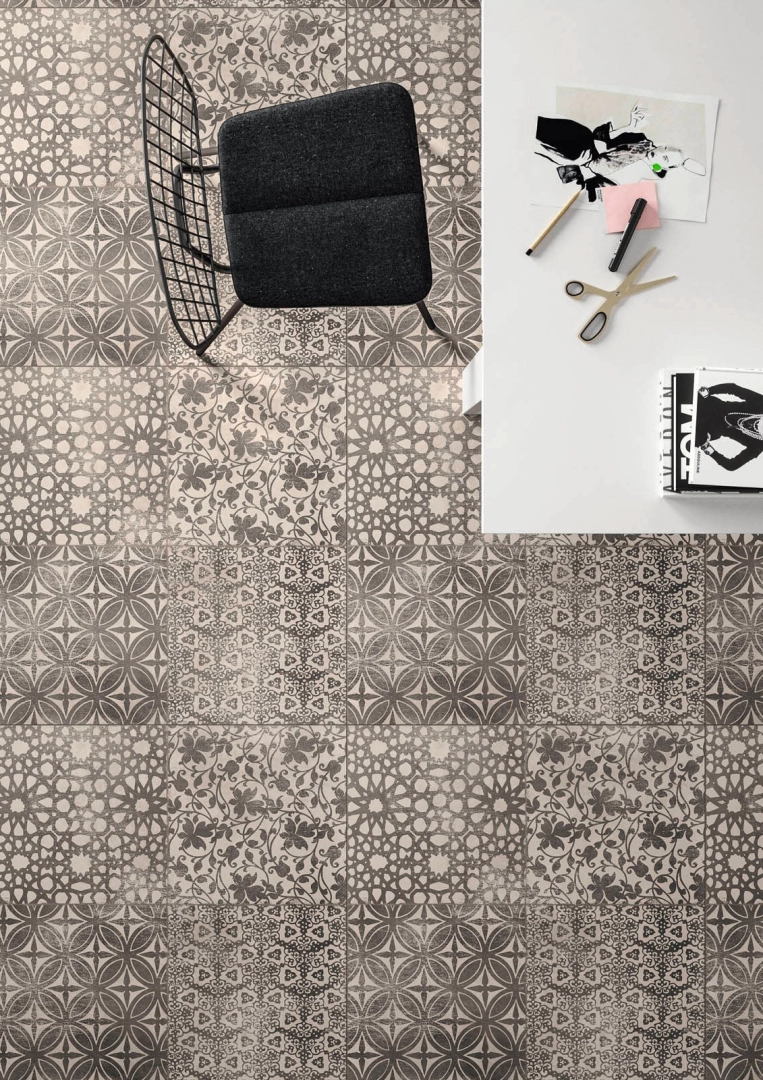 Płytki Marazzi Powder imitujące beton w eleganckim holu i salonie