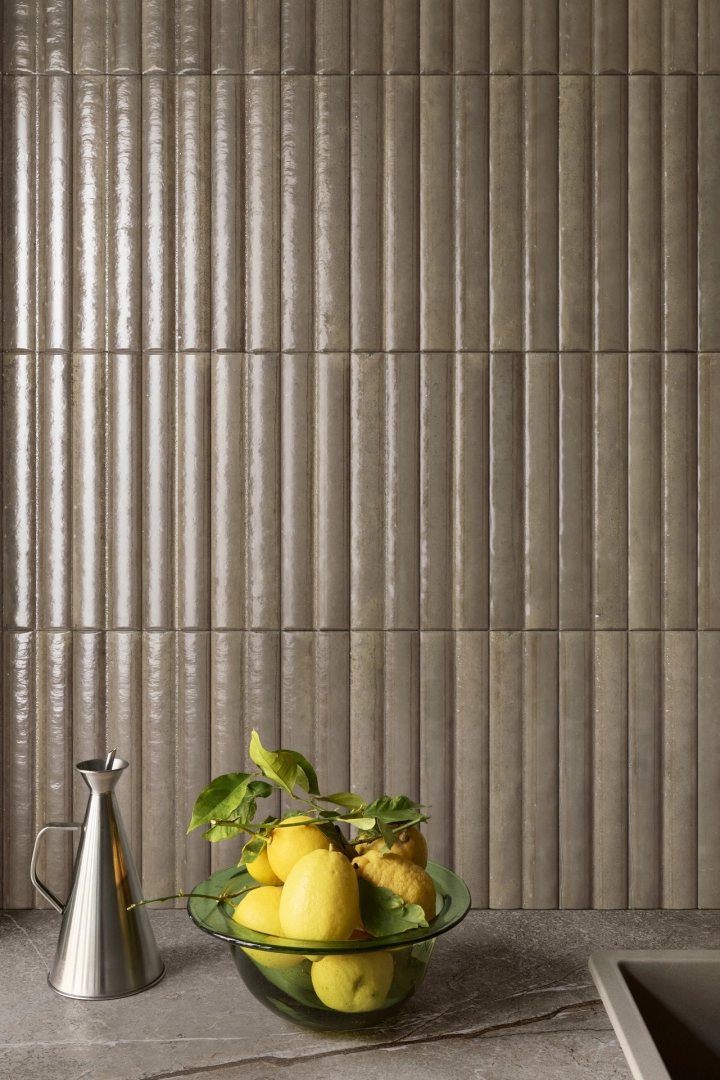 Gres porcelanowy Marazzi Lume cegła w minimalistycznym wnętrzu