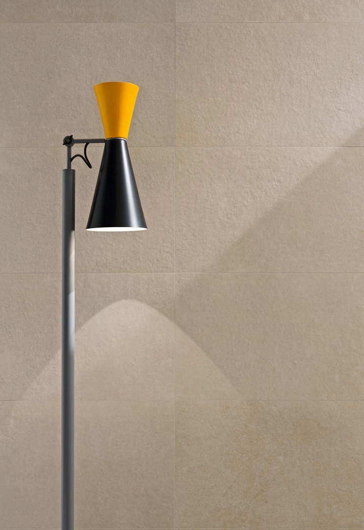 Gres porcelanowy Marazzi Stone_art kamień naturalny w przestronnej strefie dziennej
