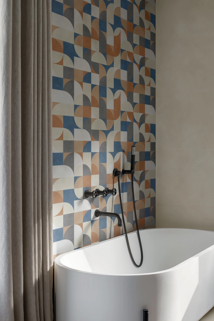 Gres porcelanowy Marazzi Poster kolor w minimalistycznym wnętrzu