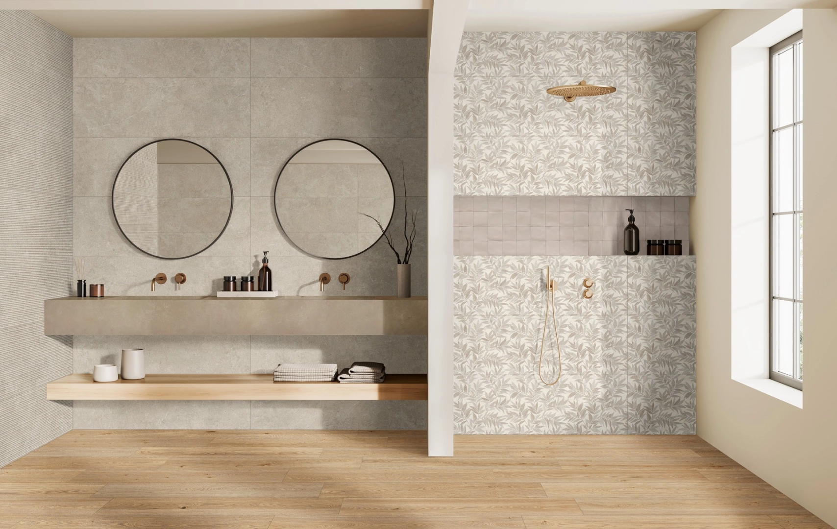 Marazzi Limestone Wall – gres imitujący beton w jasnym, przestronnym salonie