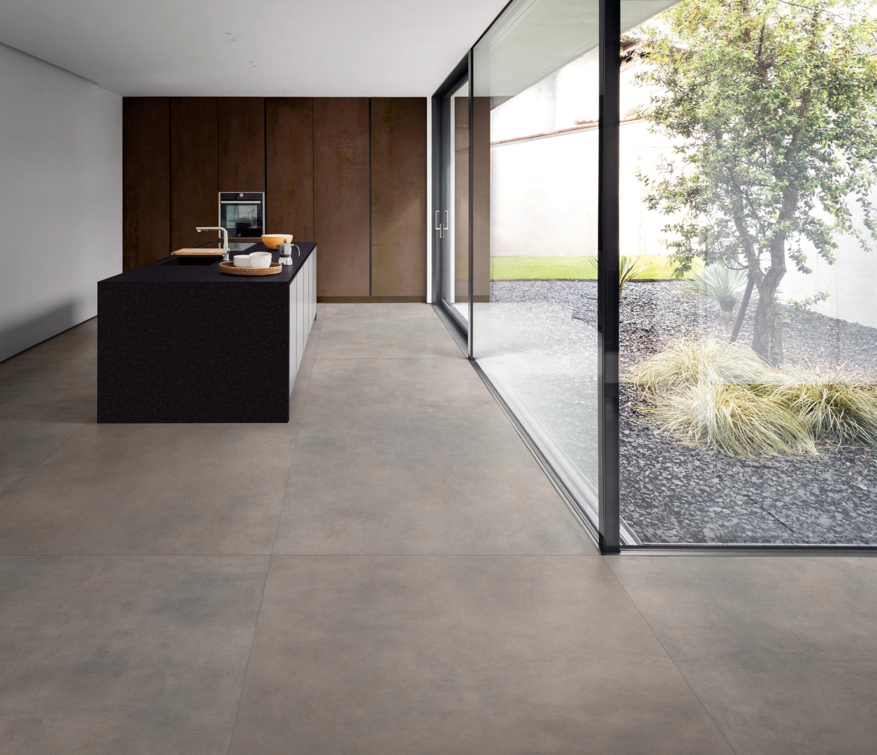 Gres porcelanowy Marazzi Grande Metal Look metal w luksusowym salonie