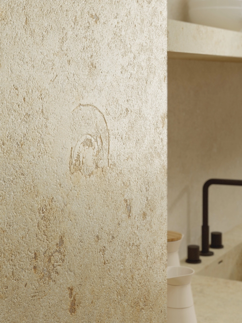 Gres Marazzi Grande Stone Look efekt kamień naturalny w nowoczesnym salonie