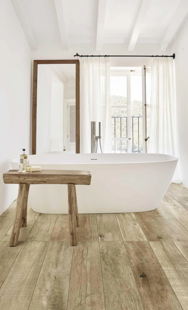 Marazzi Treverkstage gres o efekcie drewna na podłodze w nowoczesnym domu
