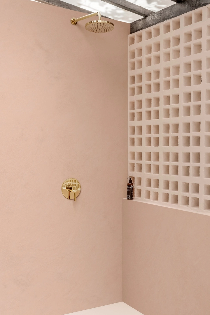 Gres porcelanowy Marazzi Grande Resin Look żywica w minimalistycznym wnętrzu