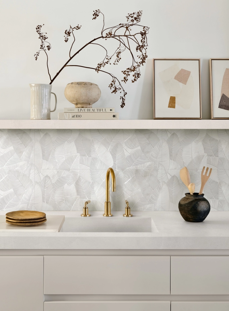 Marazzi Fabula Wall gres o efekcie marmuru na podłodze w nowoczesnym domu