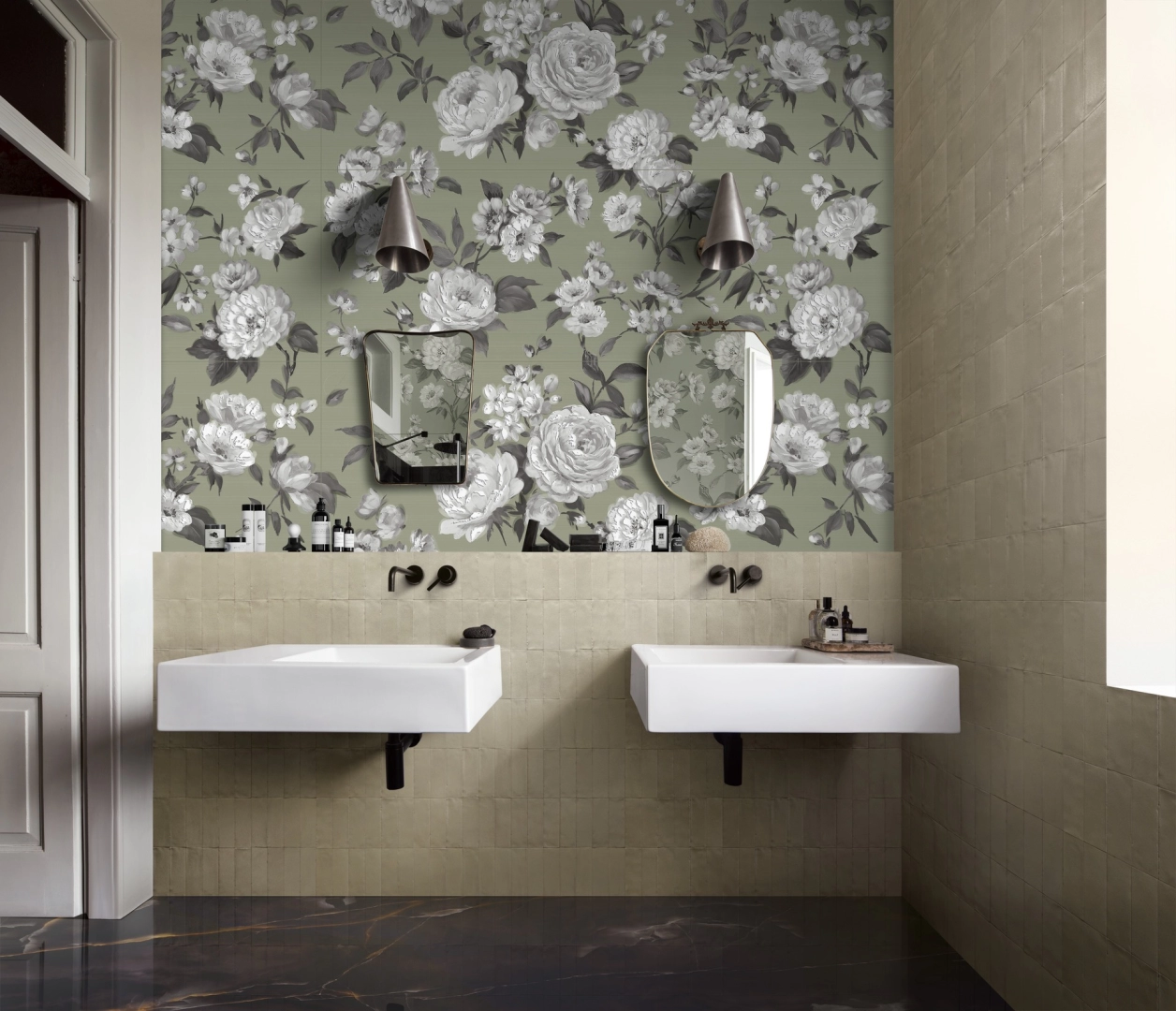 Płytki gresowe Marazzi White Deco efekt kolor w nowoczesnym salonie z drewnianymi akcentami