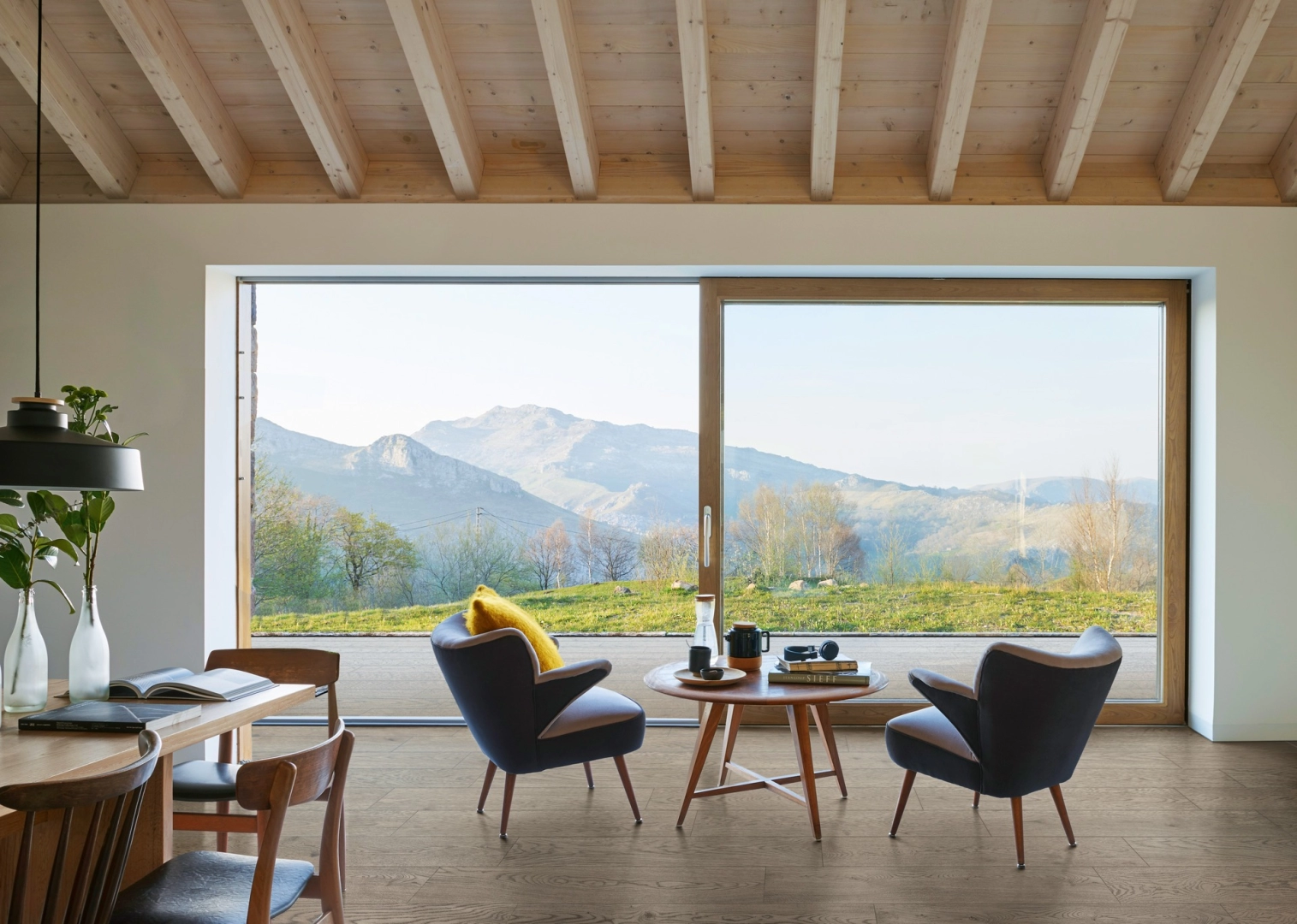 Gres porcelanowy Marazzi Vivo drewno w luksusowym salonie