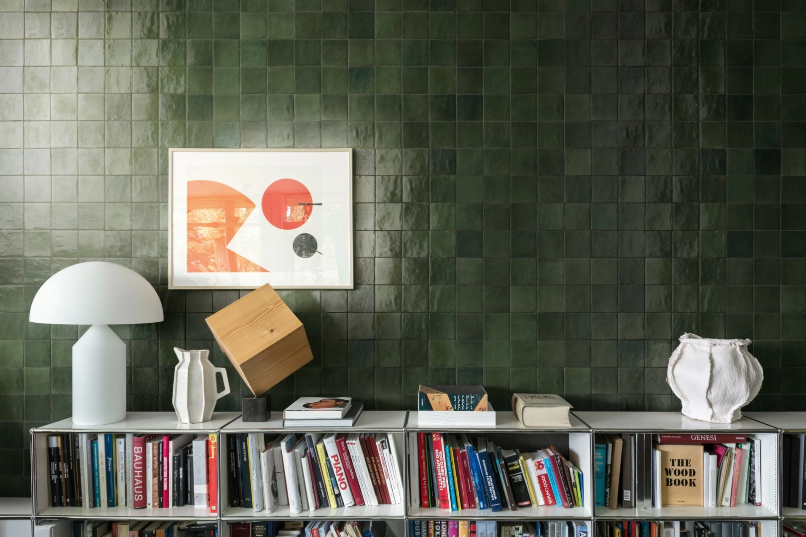 Marazzi Zellige – gres imitujący kolor w jasnym salonie w stylu skandynawskim