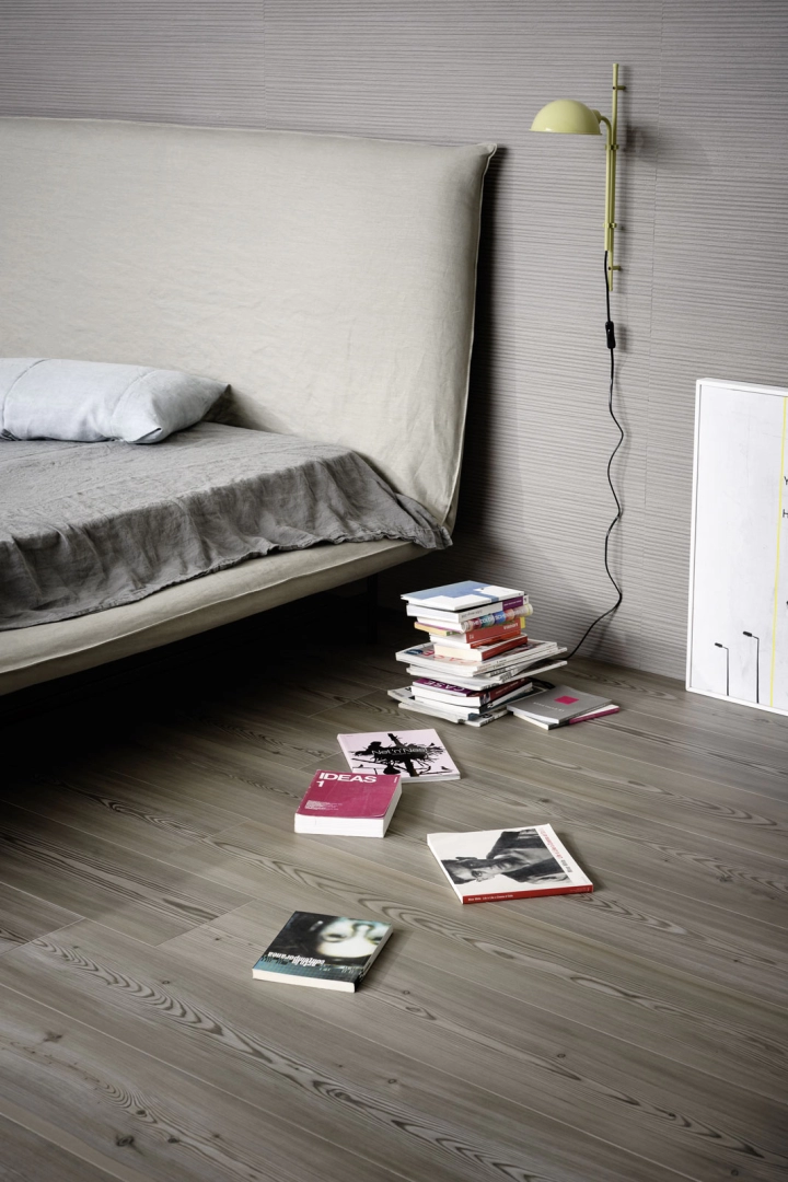 Wielkoformatowy gres Marazzi Treverktrend efekt drewno w eleganckiej strefie dziennej