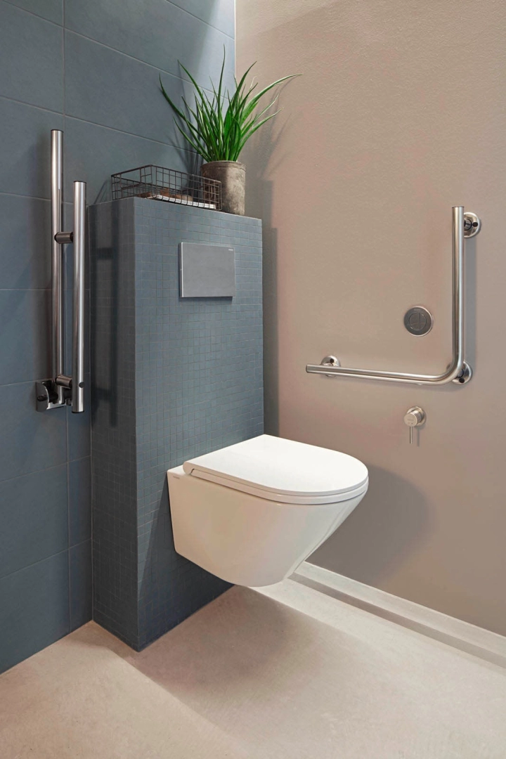 Marazzi Chalk gres o efekcie betonu na podłodze w nowoczesnym domu