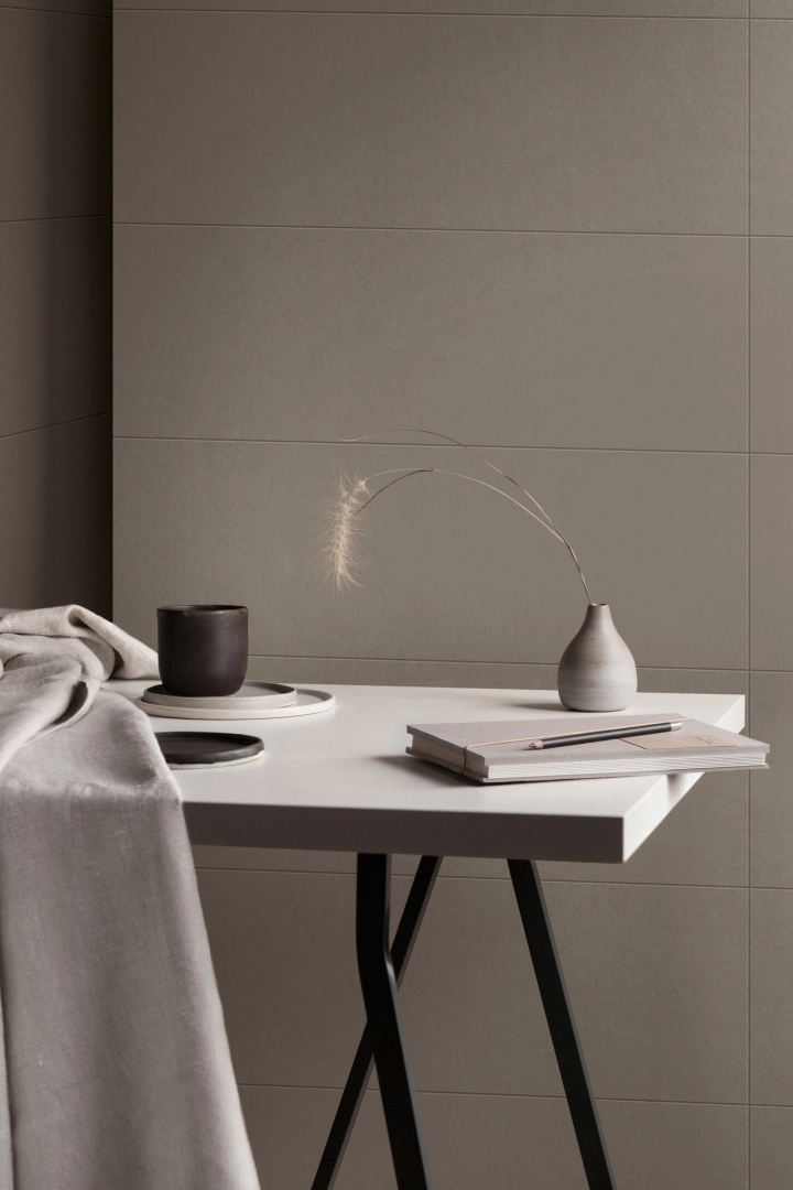 Płytki Marazzi Colorplay efekt kolor w nowoczesnej aranżacji salonu