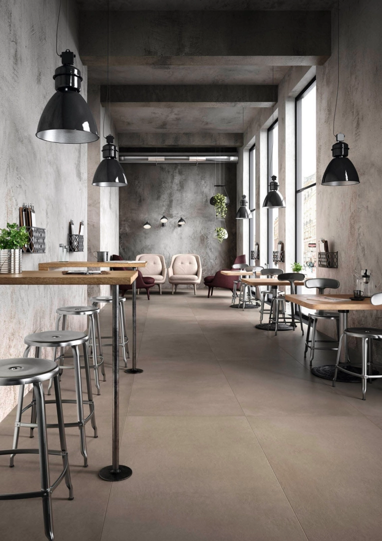 Płytki Marazzi Powder efekt beton w nowoczesnej aranżacji salonu
