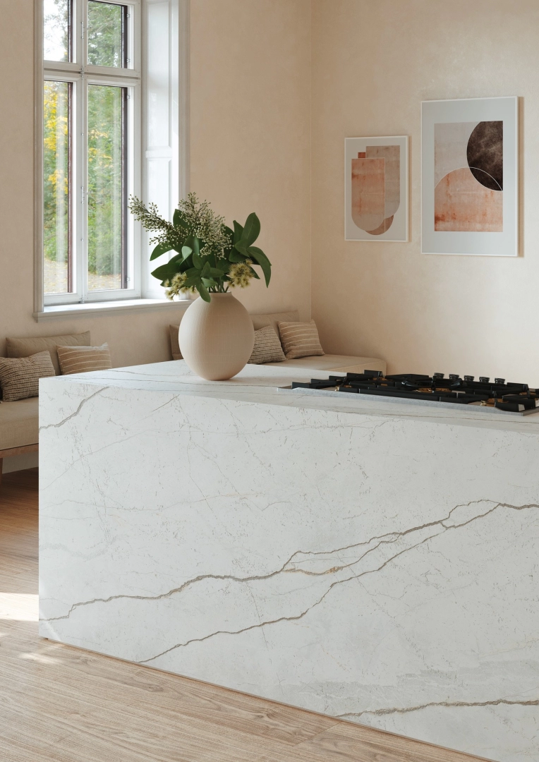 Gres porcelanowy Marazzi Grande Stone Look kamień naturalny w przestronnej strefie dziennej