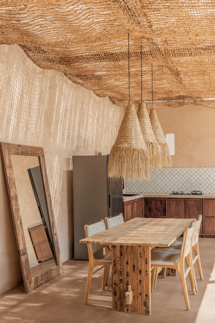 Płytki Marazzi Slow efekt terakota w nowoczesnej aranżacji salonu