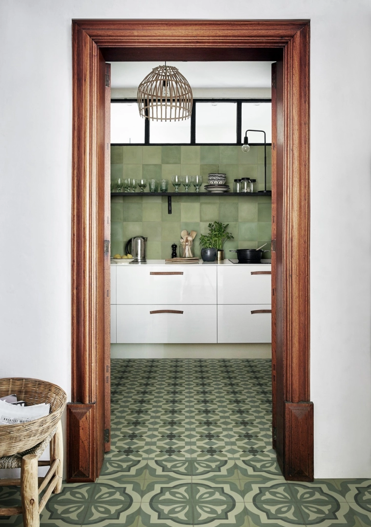 Płytki Marazzi D_segni Blend imitujące kolor w eleganckim holu i salonie
