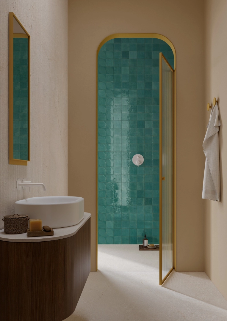 Płytki Marazzi Lume efekt cegła w minimalistycznym wnętrzu z naturalnym światłem
