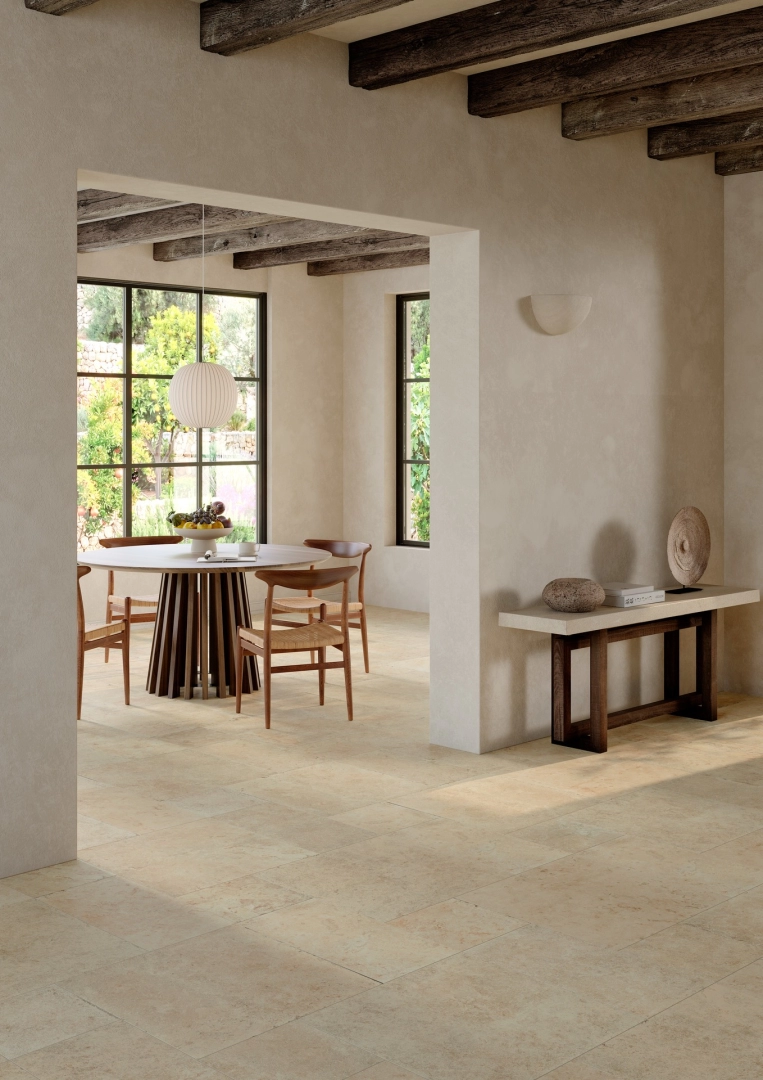 Marazzi Uniche gres o efekcie kamienia naturalnego na podłodze w nowoczesnym domu