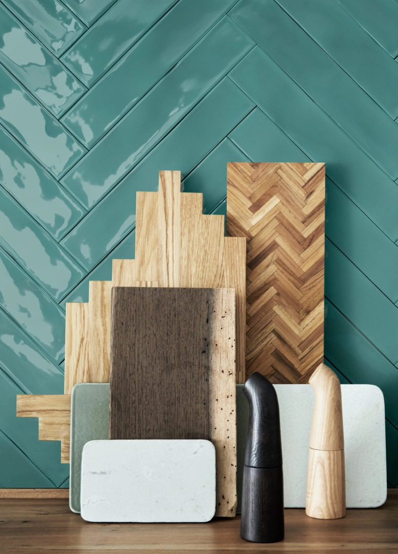 Marazzi Luz – gres imitujący cegłę w jasnym, przestronnym salonie