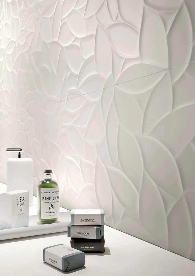 Gres porcelanowy Marazzi Essenziale kolor w minimalistycznym wnętrzu