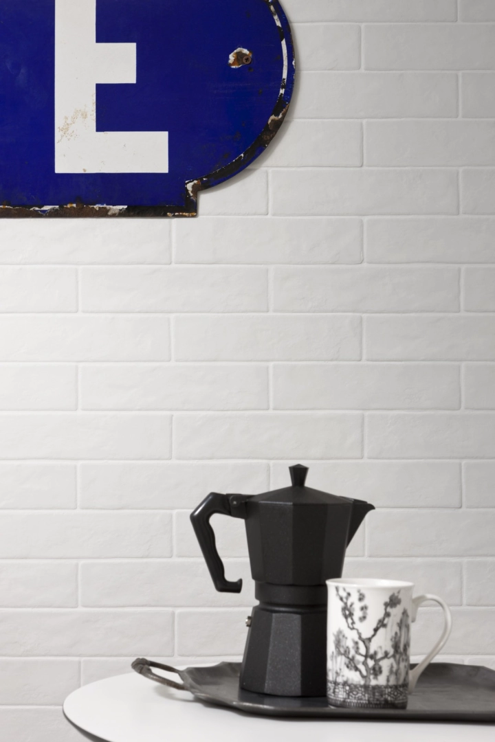 Gres porcelanowy Marazzi Bricco cegła w minimalistycznym wnętrzu