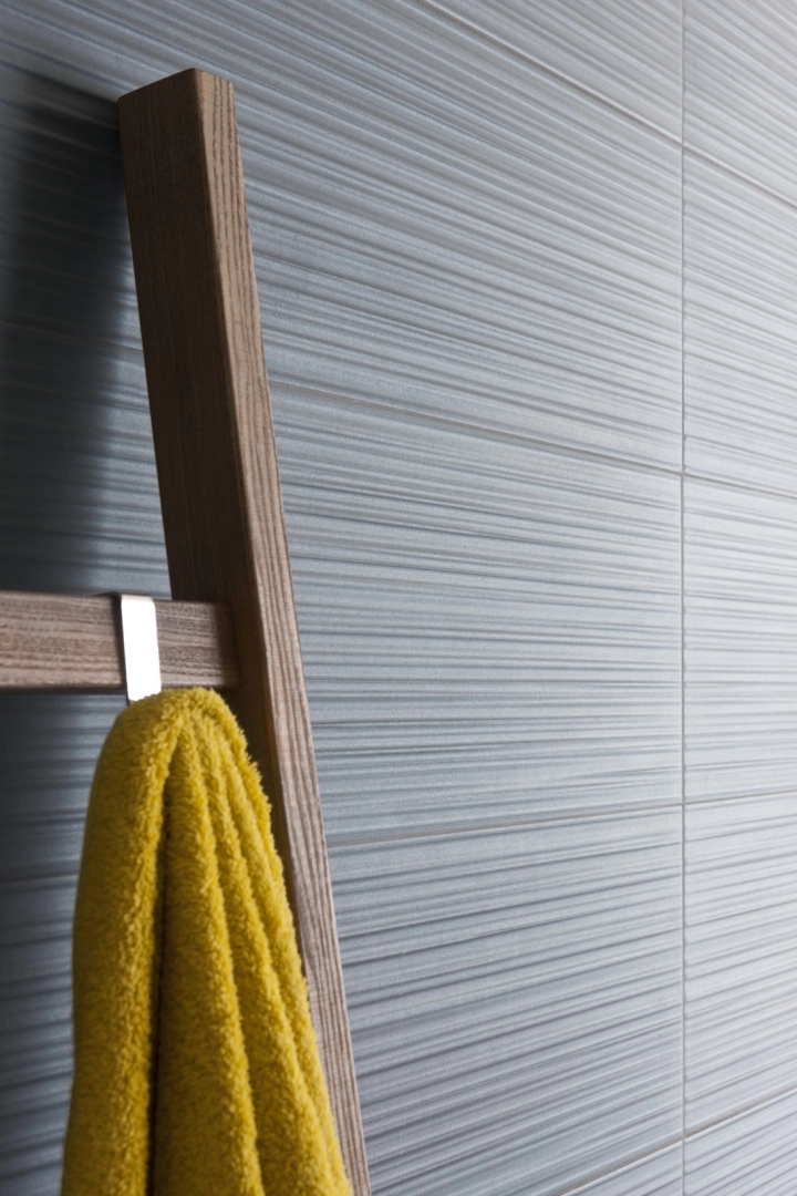 Gres porcelanowy Marazzi Chalk beton w minimalistycznym wnętrzu