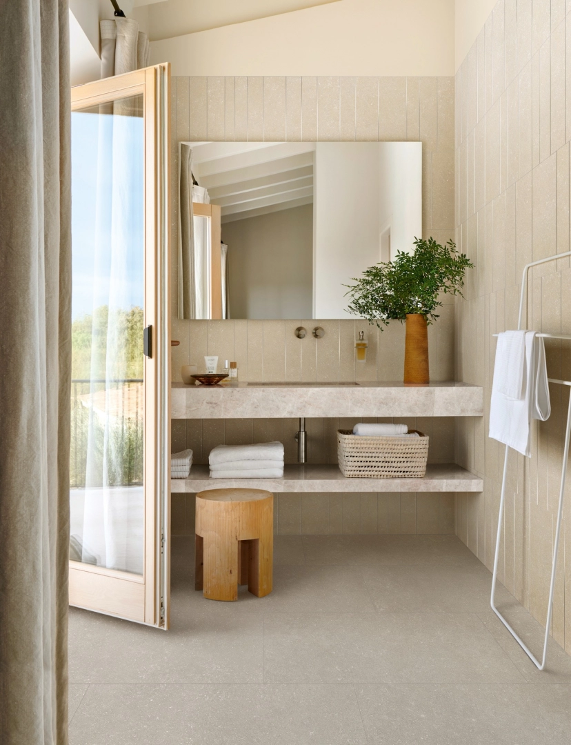 Wielkoformatowy gres Marazzi Mystone Berici efekt kamień naturalny w eleganckiej strefie dziennej