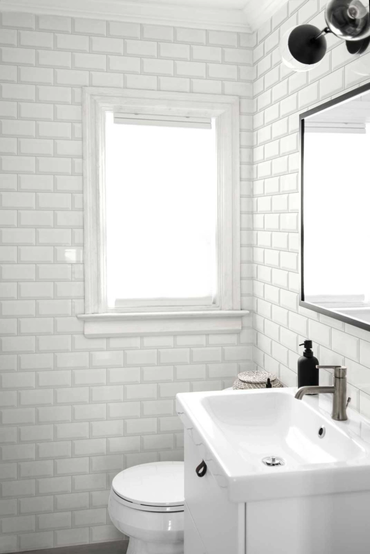 Płytki Marazzi Hello imitujące cegłę w eleganckim holu i salonie