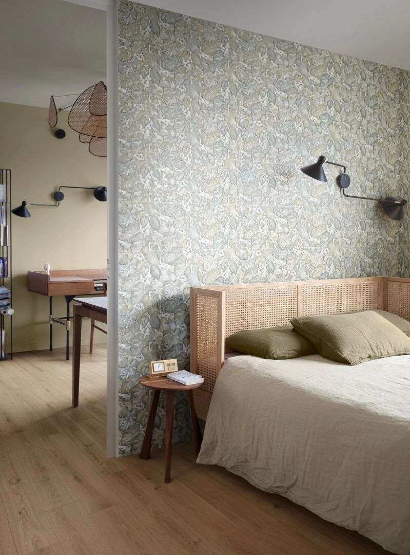 Płytki Marazzi Racconti efekt kamień naturalny w nowoczesnej aranżacji salonu