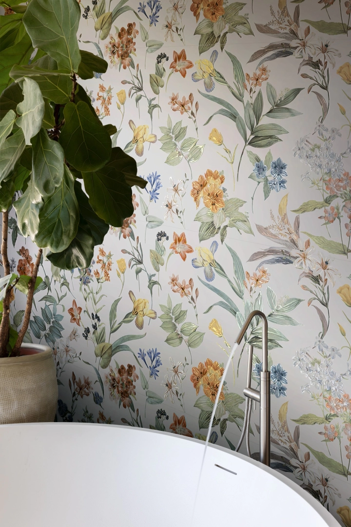 Płytki gresowe Marazzi White Deco efekt kolor w salonie utrzymanym w jasnych tonach