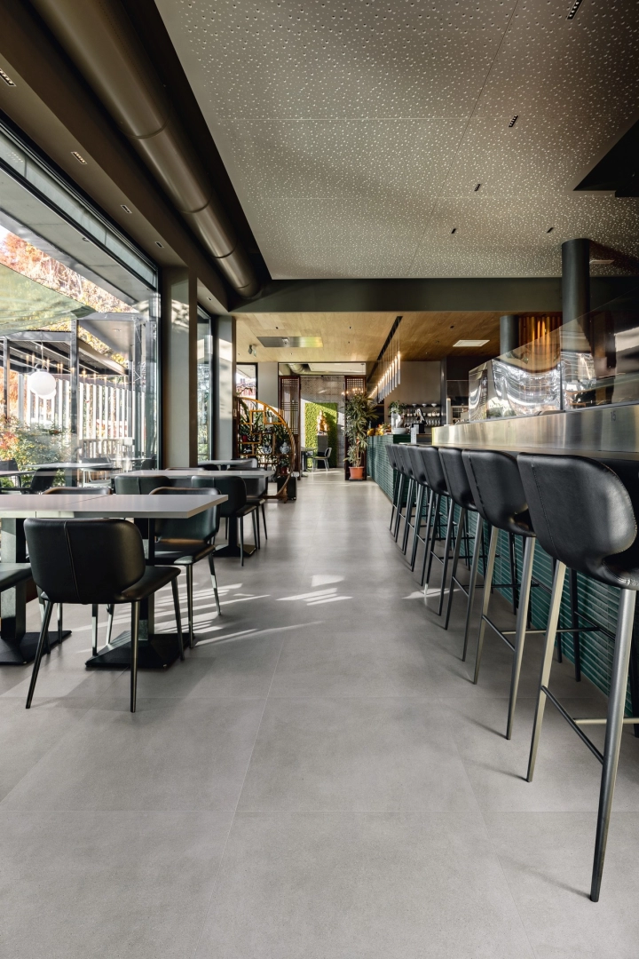 Gres porcelanowy Marazzi Slow Cold terakota w luksusowym salonie