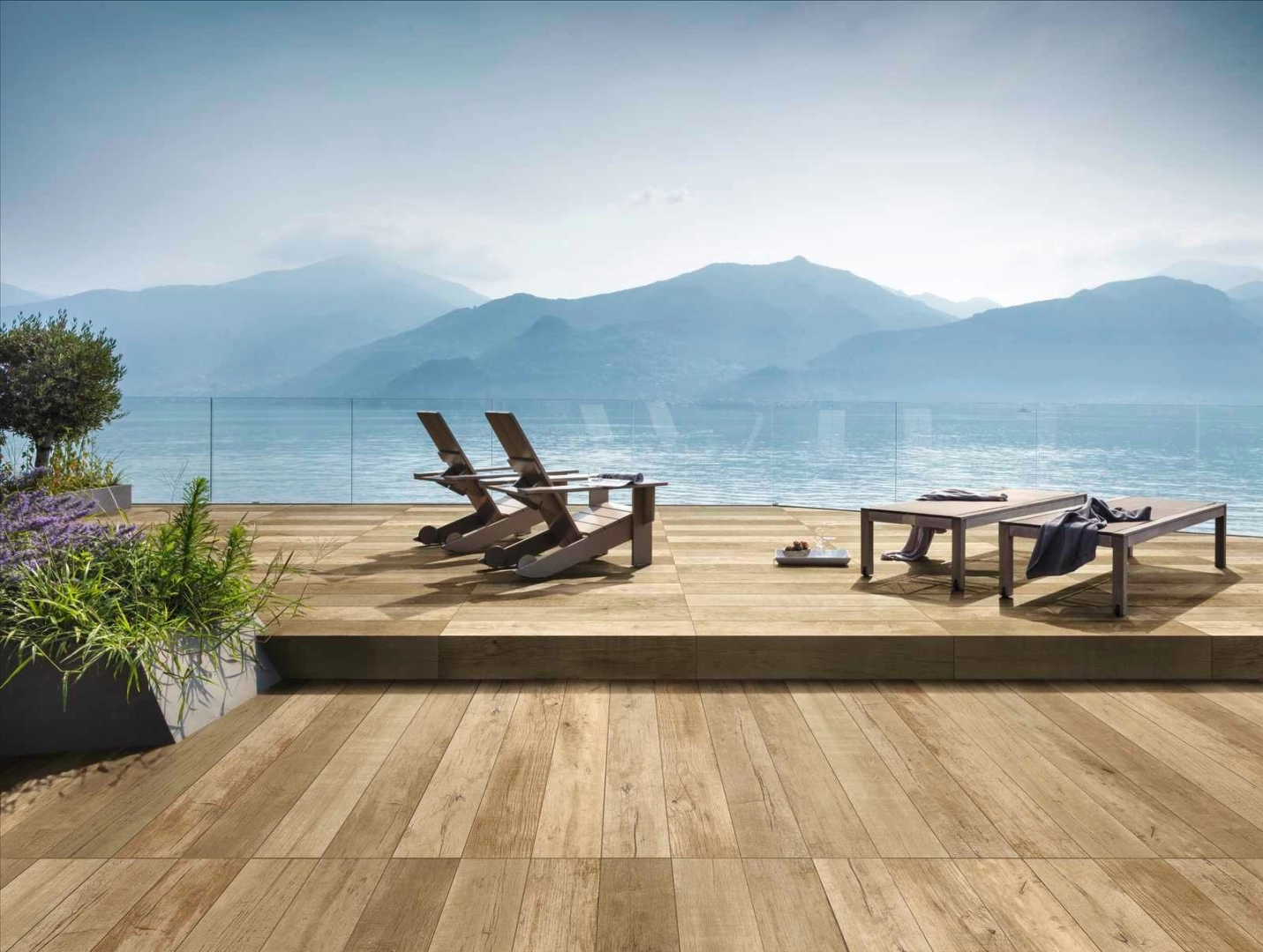 Gres Marazzi Treverkstage efekt drewno w nowoczesnym salonie