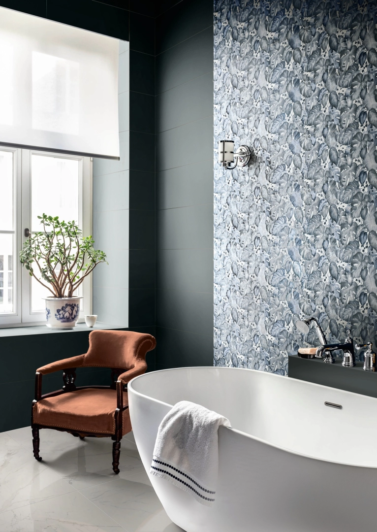 Marazzi Racconti gres o efekcie kamienia naturalnego na podłodze w nowoczesnym domu