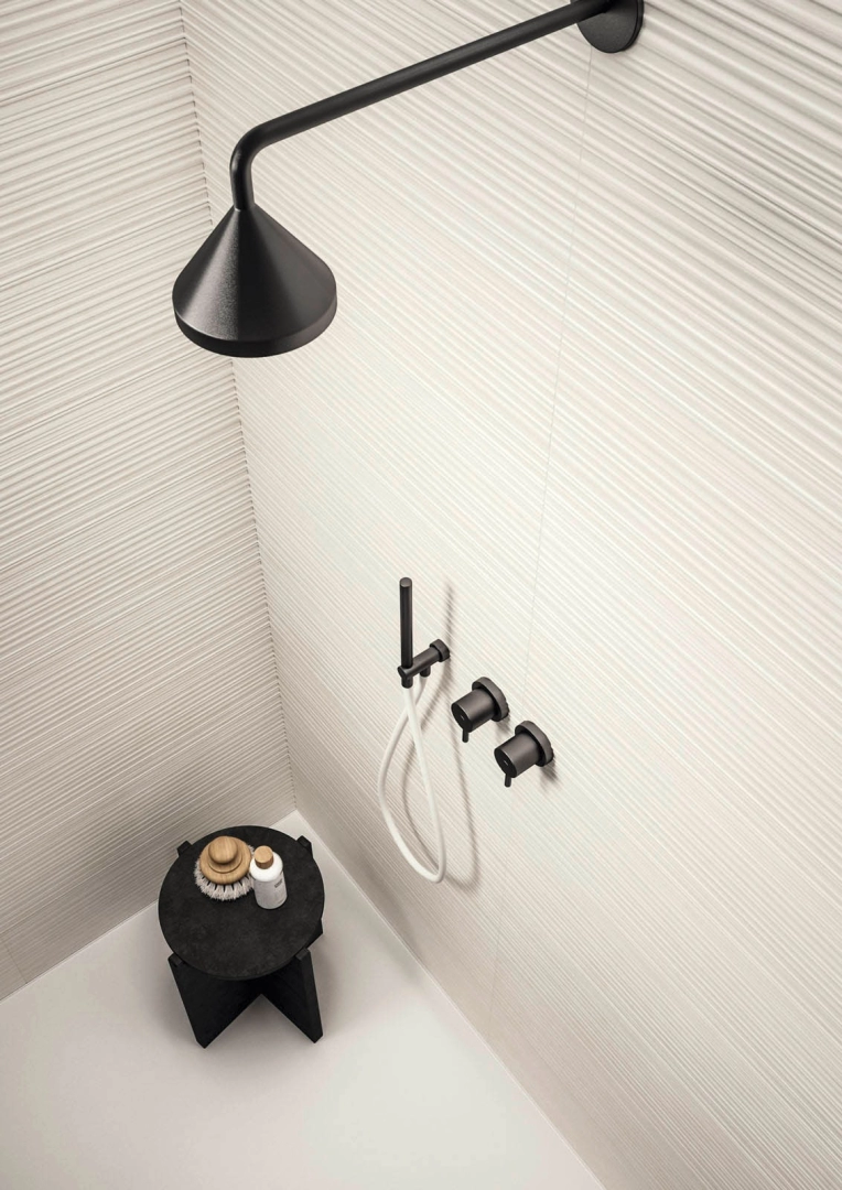 Gres porcelanowy Marazzi Chalk beton w przestronnej strefie dziennej