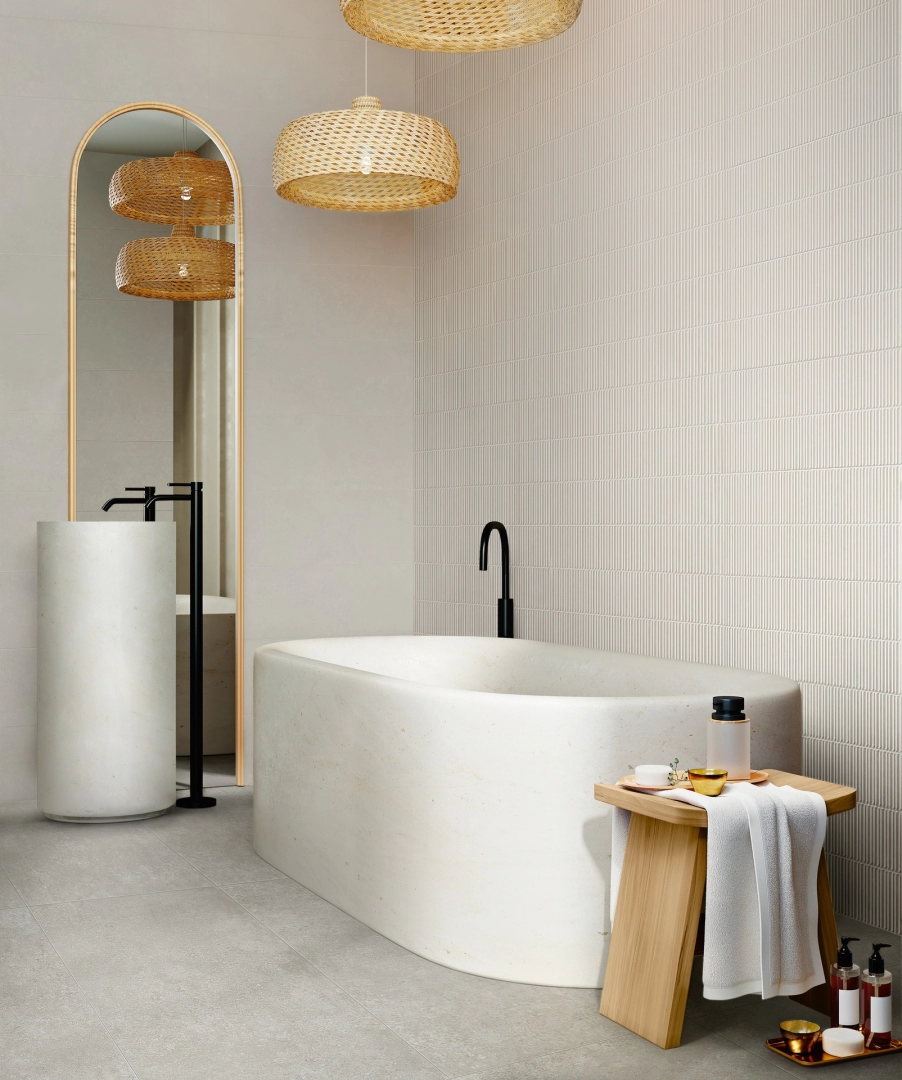 Marazzi Room – gres imitujący kamień naturalny w jasnym, przestronnym salonie