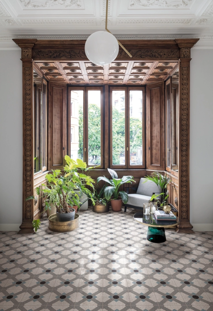 Gres Marazzi D_segni Scaglie efekt terrazzo w nowoczesnym salonie