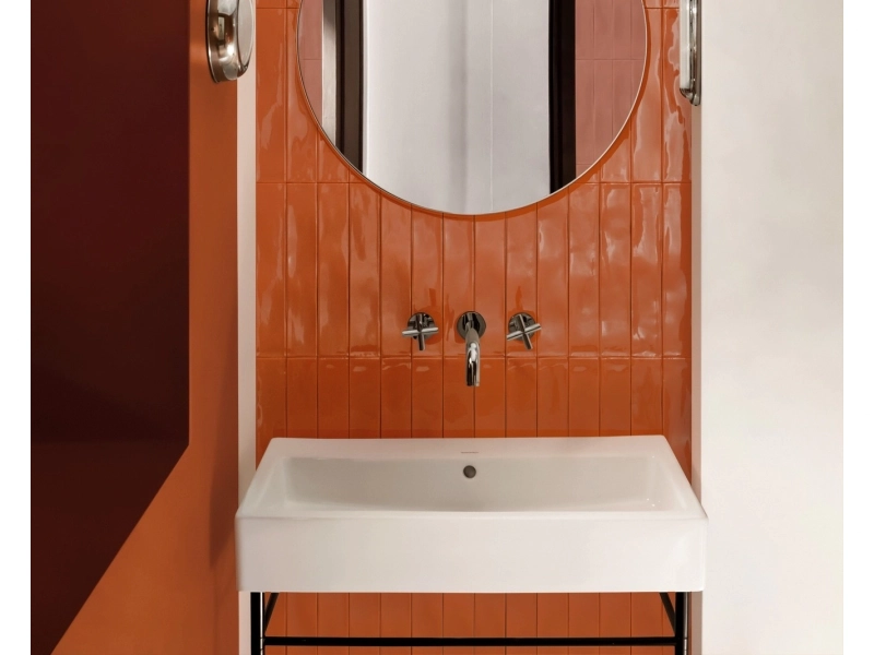 Płytki Marazzi Luz imitujące cegłę w eleganckim holu i salonie