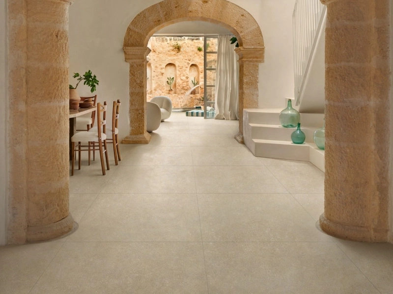 Gres porcelanowy Marazzi Mystone Berici kamień naturalny w luksusowym salonie