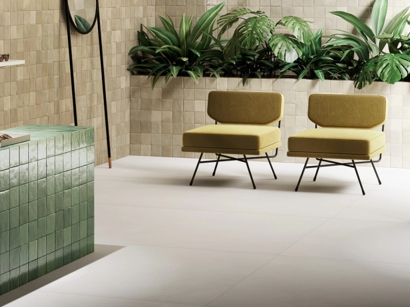 Marazzi Zellige gres o efekcie koloru na podłodze w nowoczesnym domu