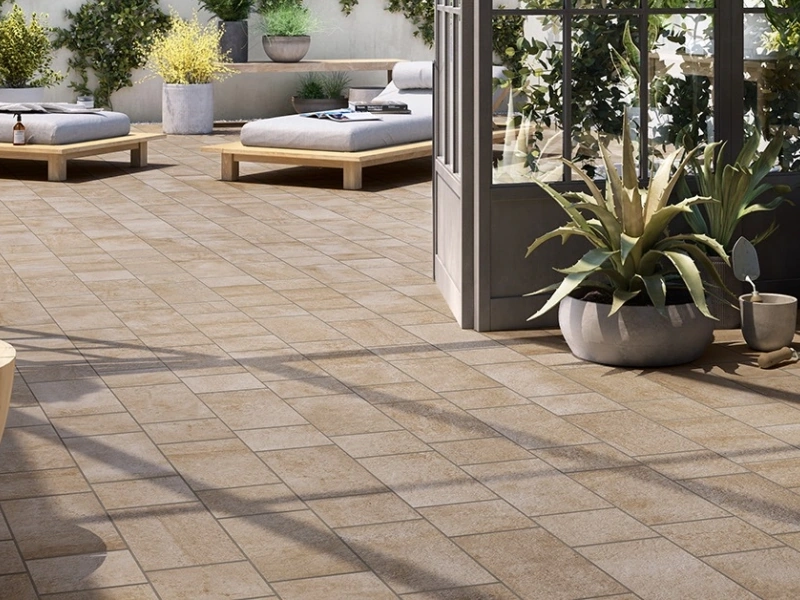 Gres Marazzi Pietra Occitana efekt kamień naturalny w nowoczesnym salonie