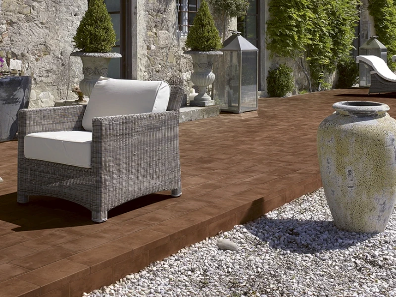 Marazzi Cotti D'italia – gres imitujący terakotę w nowoczesnym domu jednorodzinnym