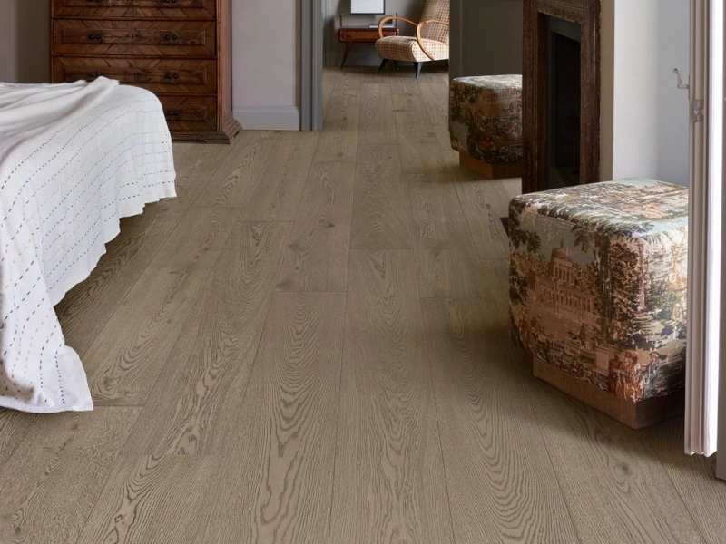 Marazzi Vivo gres o efekcie drewna w nowoczesnym apartamencie
