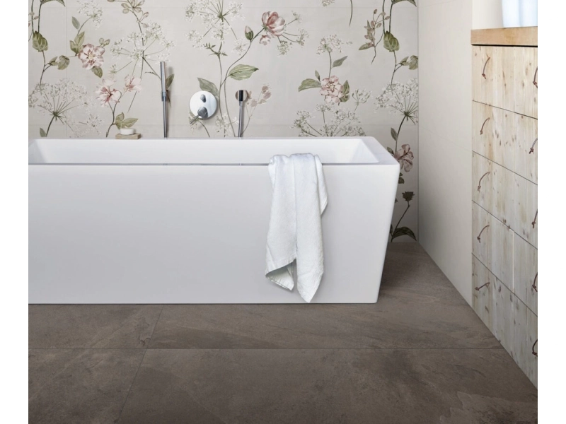 Gres porcelanowy Marazzi White Deco kolor w przestronnej strefie dziennej